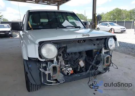 2014 Jeep Patriot Latitude z USA, uszkodzony, nr VIN 1C4NJRFB0ED694320